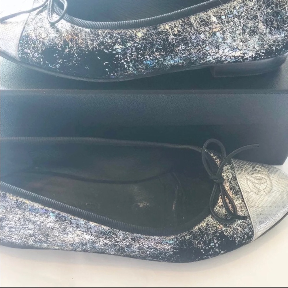 CHANEL 37.5 Holographic Iridescent Flats - Picture 5 of 7